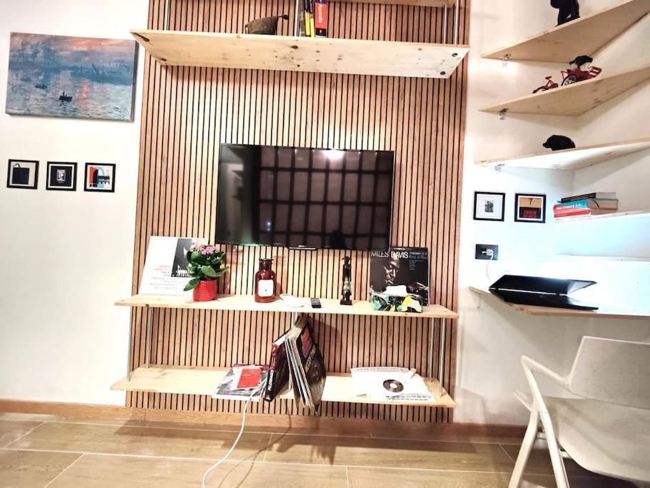 Casa Cloclo: Design & Vintage Above Subway Mailand