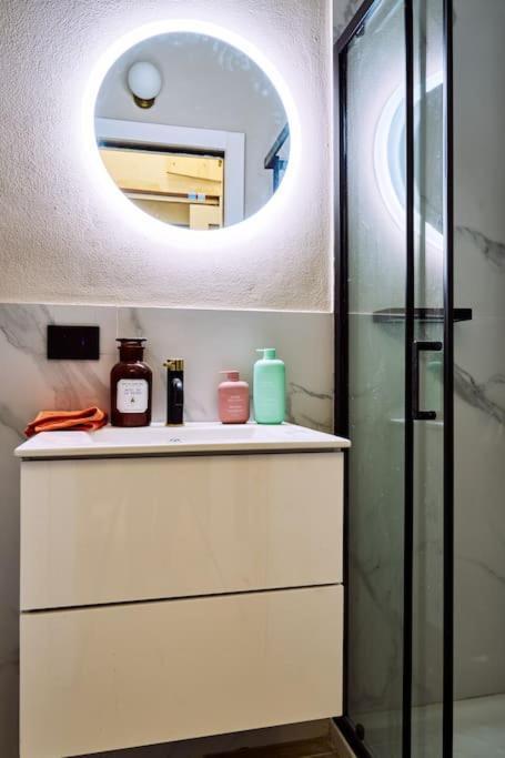 Casa Cloclo: Design & Vintage Above Subway Apartment Mailand
