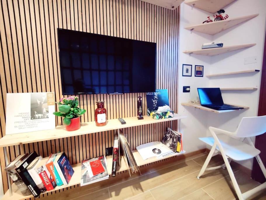Casa Cloclo: Design & Vintage Above Subway