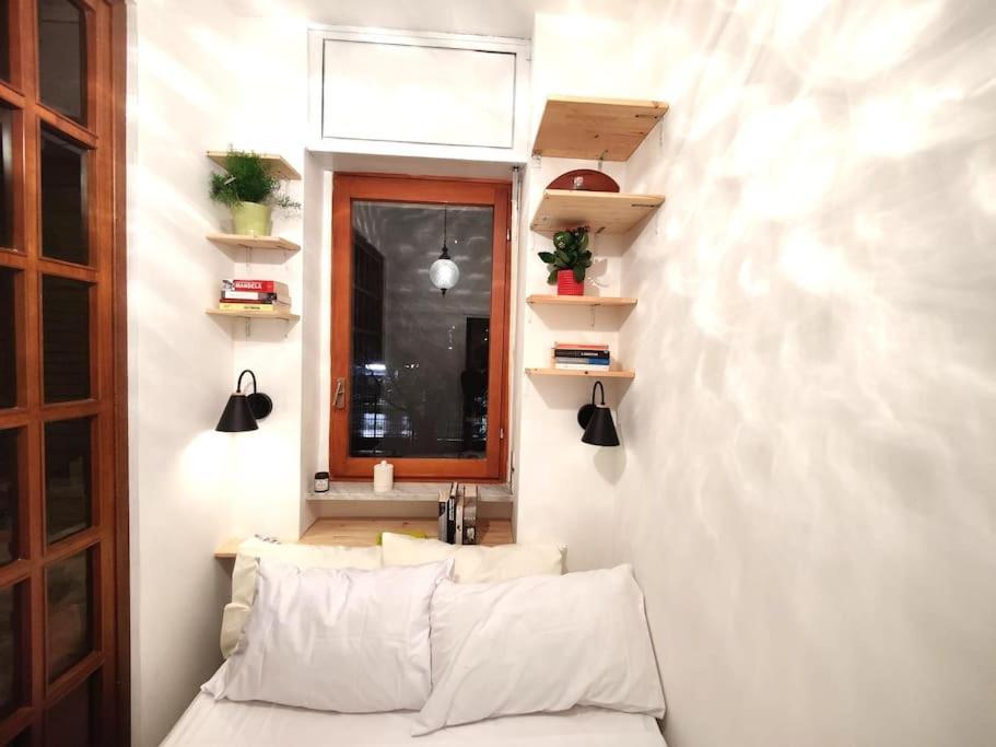 Casa Cloclo: Design & Vintage Above Subway Apartment